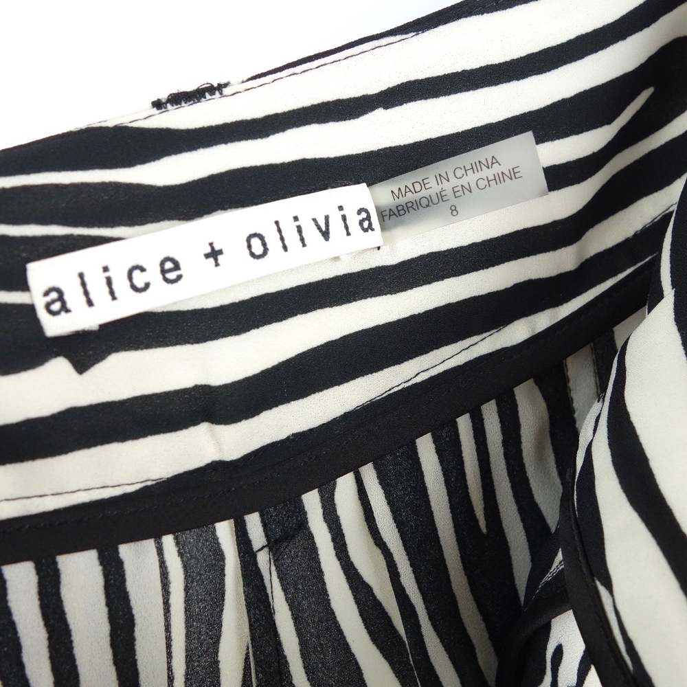 [ SOLD ] Alice + Olivia > Pleated Striped Shorts - Picture 8 of 8